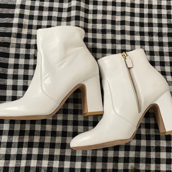 Stuart Weitzman Shoes - Stuart Weitzman white leather booties